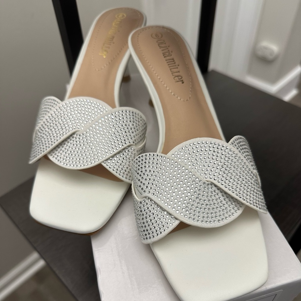 NIB Women’s White Olivia Miller slip on heels